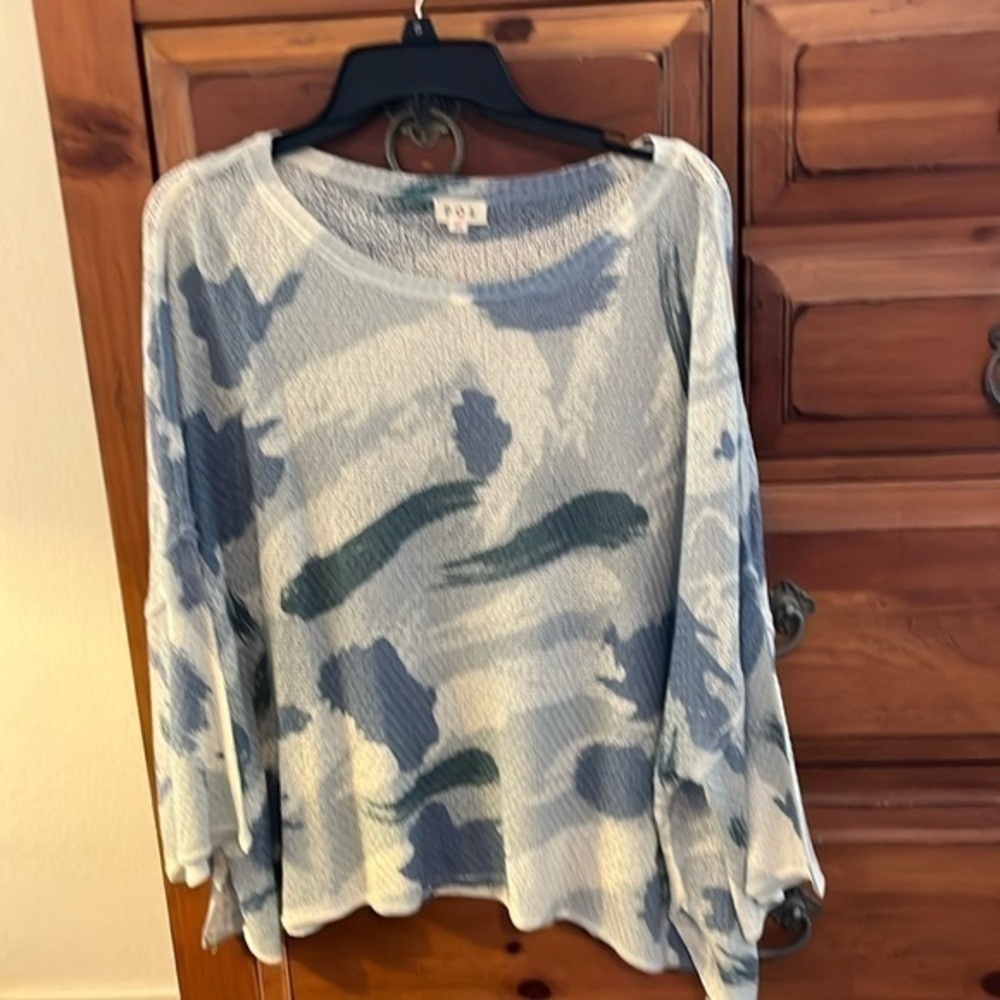 POL Women’s Blue And Cream Crewneck Sweater Size Medium NWOT